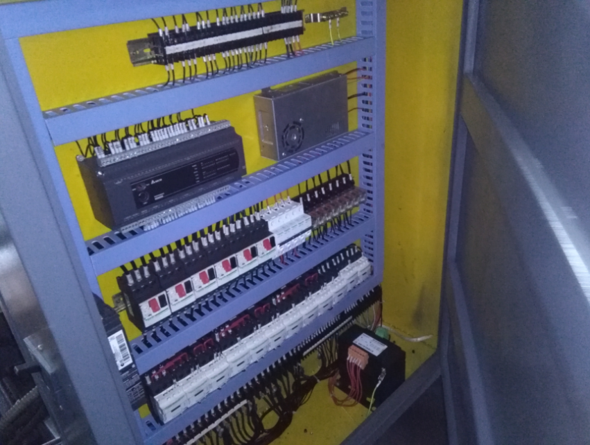 Трехсторонний токарный станок для обработки клапанов с ЧПУ